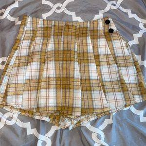Yellow pleat skort